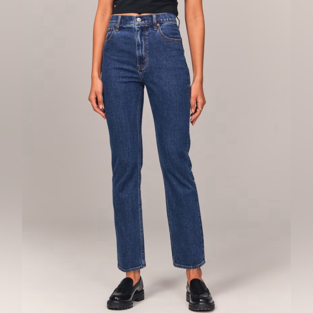 Abercrombie and Fitch Ultra High Rise Ankle Straight Jean Sz 26S / 2S in Dark